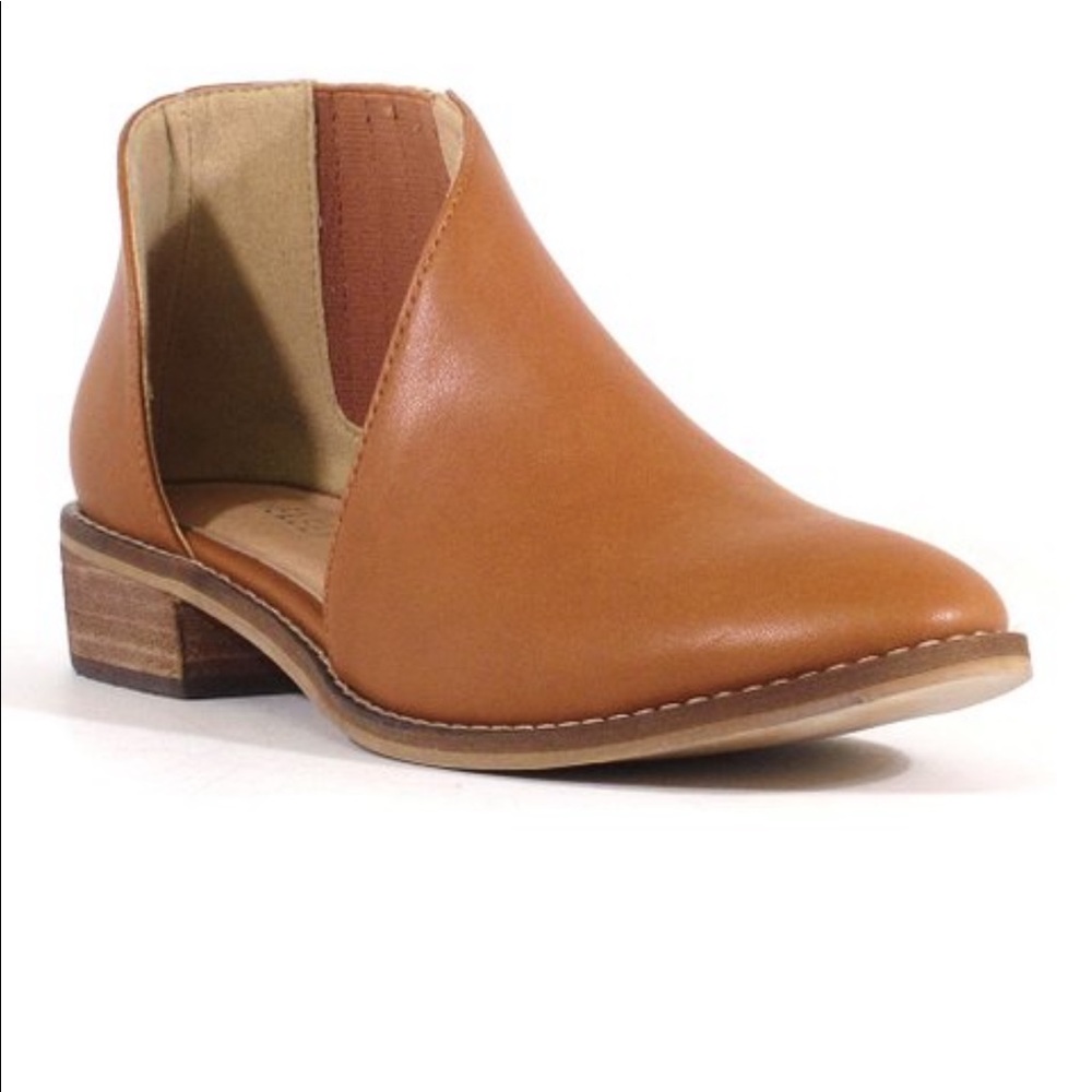 Chelsea Crew Women’s Perry Open Side Pointed Toe Leather Bootie EUC 39